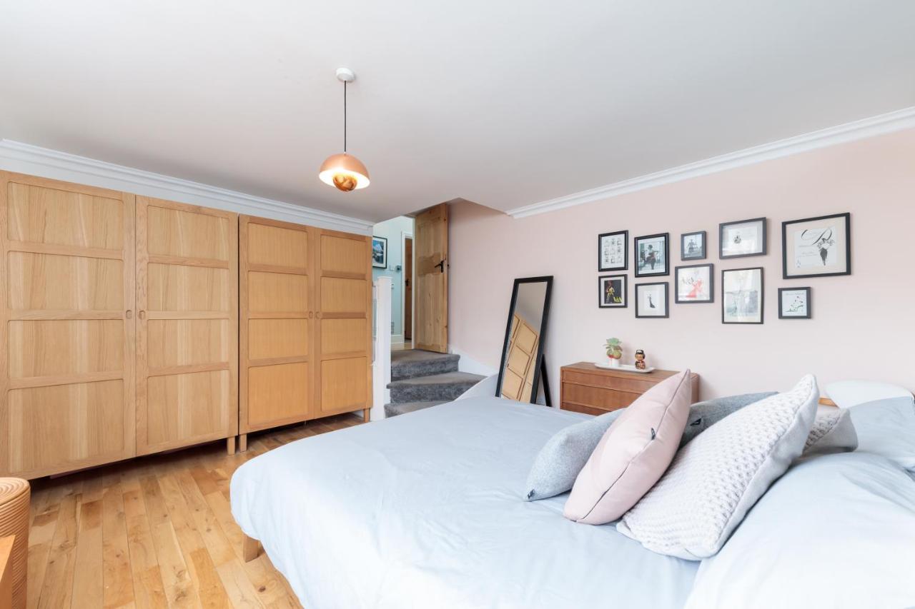 Bright & Spacious Two Double Bedroom Close To Station Apartament *